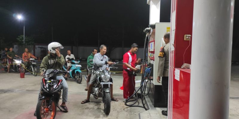 Anggota Polsek Bukit Batu Tinjau Kamtibmas di SPBU
