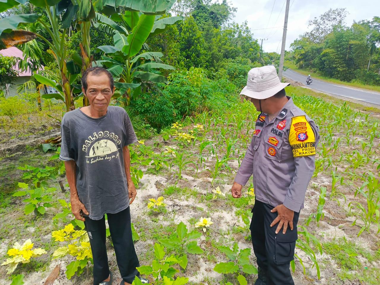 Polsek Rakumpit Terus Gelorakan Asta Cita ke Petani di Pager