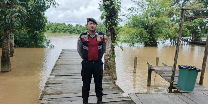 Satsamapta Polresta Palangka Raya Sampaikan Imbauan Kamtibmas di Wisata Kum Kum
