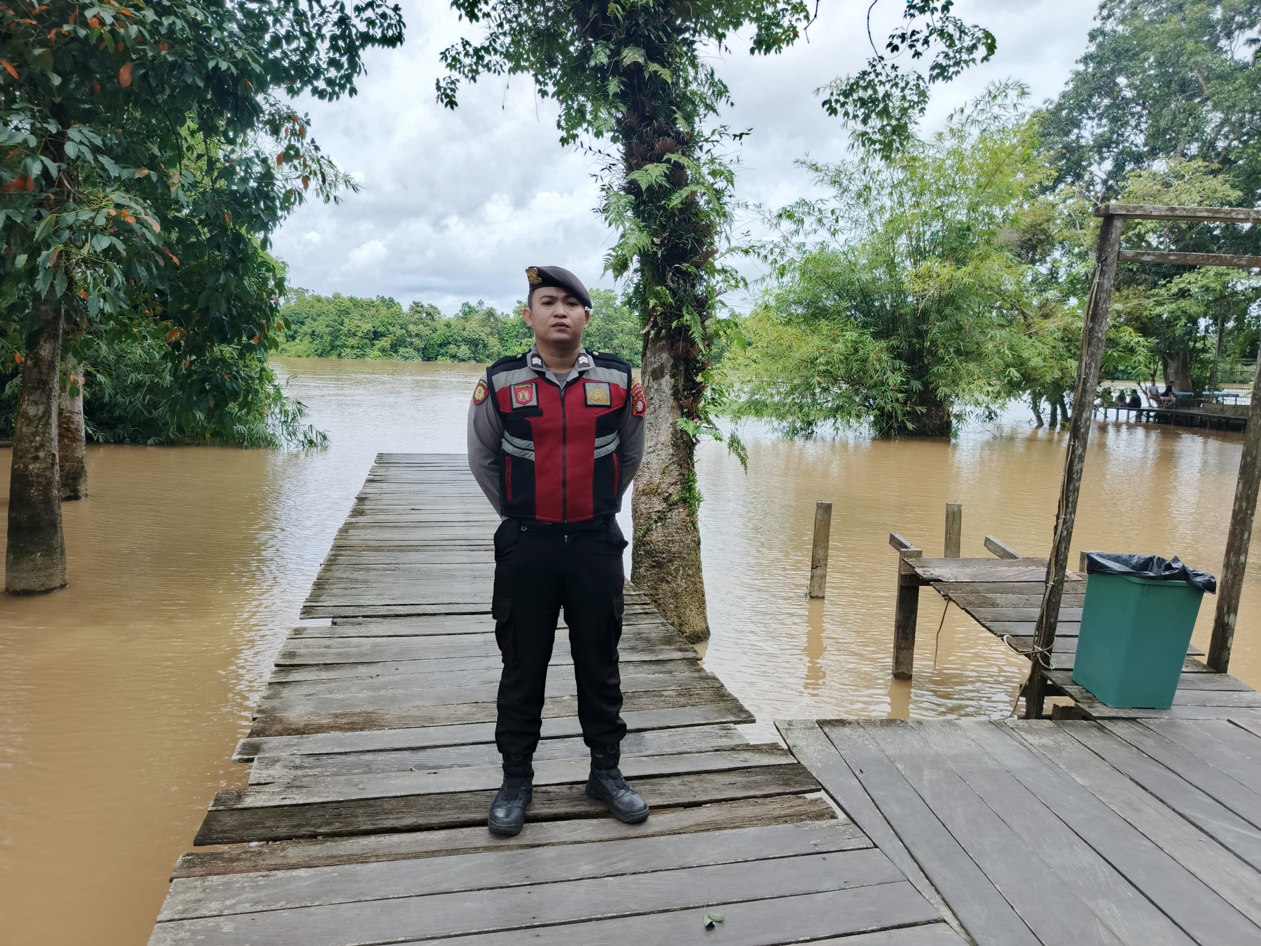 Satsamapta Polresta Palangka Raya Sampaikan Imbauan Kamtibmas di Wisata Kum Kum