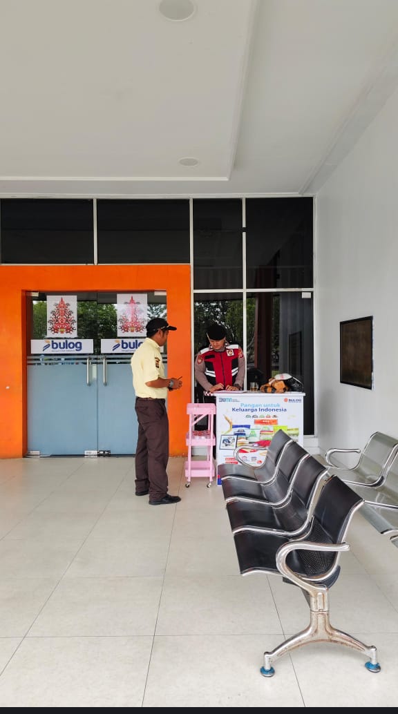 Satsamapta Polresta Palangka Raya Cek Harga dan Stok Beras di BULOG