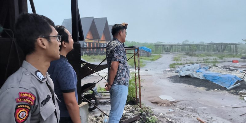 Polsek Pahandut Amankan Proyek Sekolah Alam di Palangkaraya