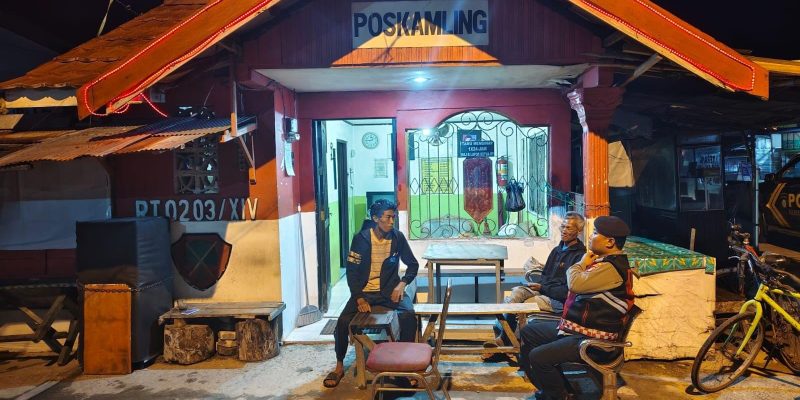Patroli di Pos Kamling Tangkalasa, Satsamapta Polresta Palangka Raya Ajak Warga Jaga Keamanan