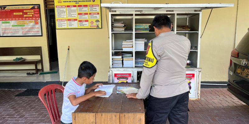 Program Bajaka Presisi, Polsek Bukit Batu Sediakan Perpustakaan Keliling bagi Masyarakat