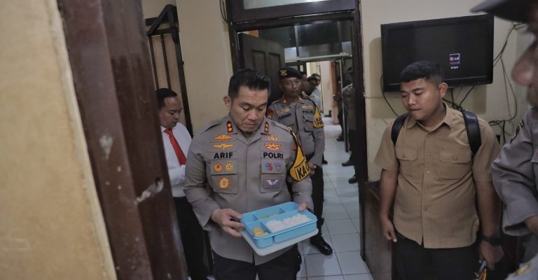 Kapolres Blitar : Laksanakan Pengecekan Ruang Tahanan untuk Pastikan Kelayakan Fasilitas dan Makanan