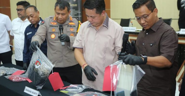 Hanya 3 Hari Polda Jatim Berhasil Ungkap Misteri Koper Merah di Ngawi, Tersangka Terancam Hukuman Mati