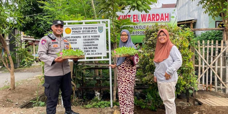 Dampingi KWT Bhabinkamtibmas Polres Probolinggo Kota Ajak Warga Wujudkan Ketahanan Pangan
