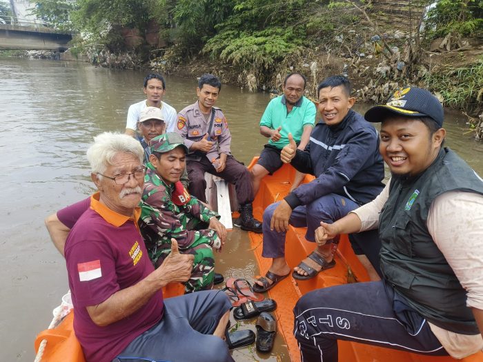 Tiga Pilar Bersama Kepala Desa dan Karang Taruna Gelar Aksi Bersih Sungai Winongan
