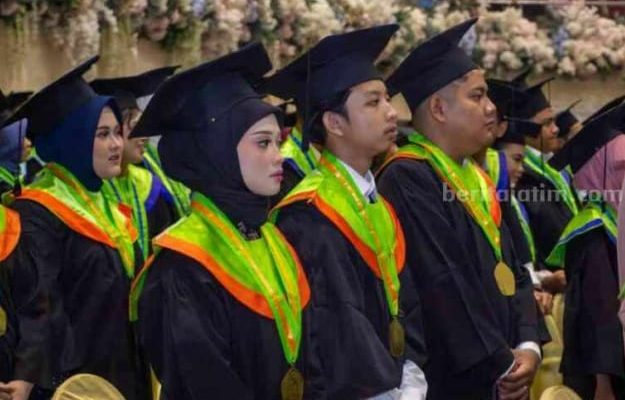 Unesa Wisuda 1,458  Mahasiswa Siap Hadapi Dunia Kerja