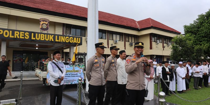 Kapolres Lubuklinggau Yang di Wakili Oleh Kabag Ops AKP Irawan Sidik Melepas Pawai Pelajar Dalam Rangka Menyambut Datangnya Bulan Suci Ramadhan 1446 H