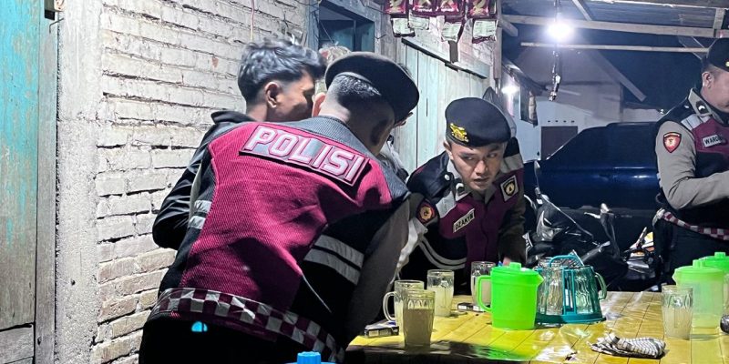 Sita Ratusan Liter Tuak, Satuan Samapta Polres Musi Rawas Grebek Warung Tuak dan Amankan Pemilik Warung