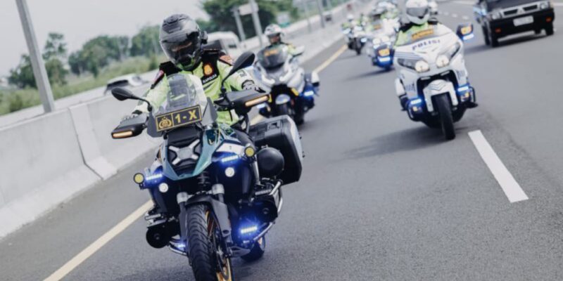 Kapolda Jatim Patroli Jelang Operasi Ketupat Semeru 2025 Surabaya – Malang Pakai Motor