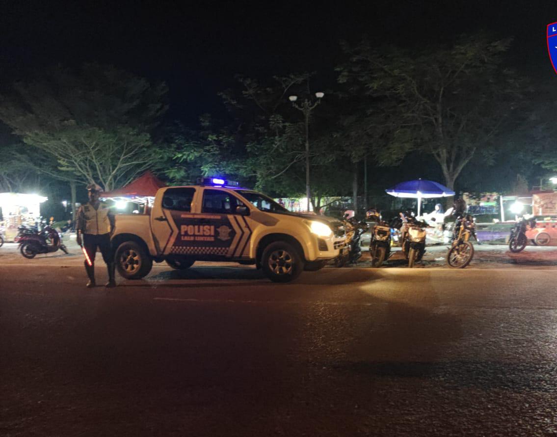 Anggota Satlantas Polresta Palangka Raya Pantau Arus Lalu Lintas di Taman Pasuk Kameloh