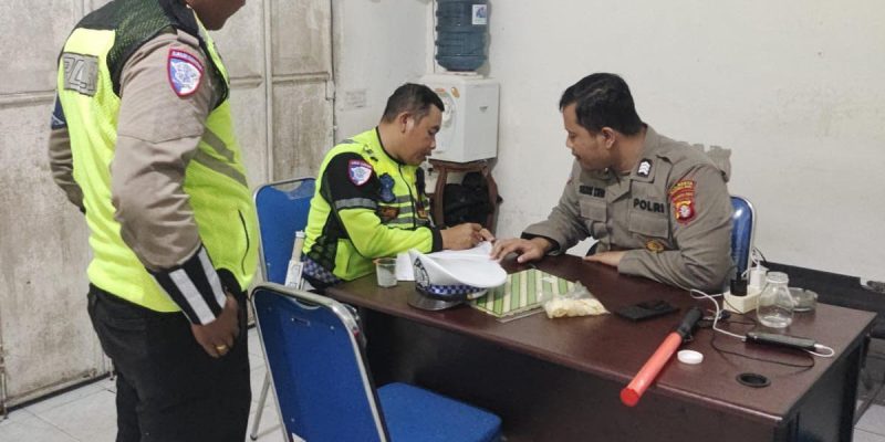 Anggota Satlantas Polresta Palangka Raya Pastikan Kondusivitas di Kantor Bawaslu