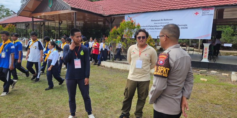 SPKT Polsek Bukit Batu Pantau Pelaksanaan Lomba dan Pelantikan PMR di Tumbang Tahai