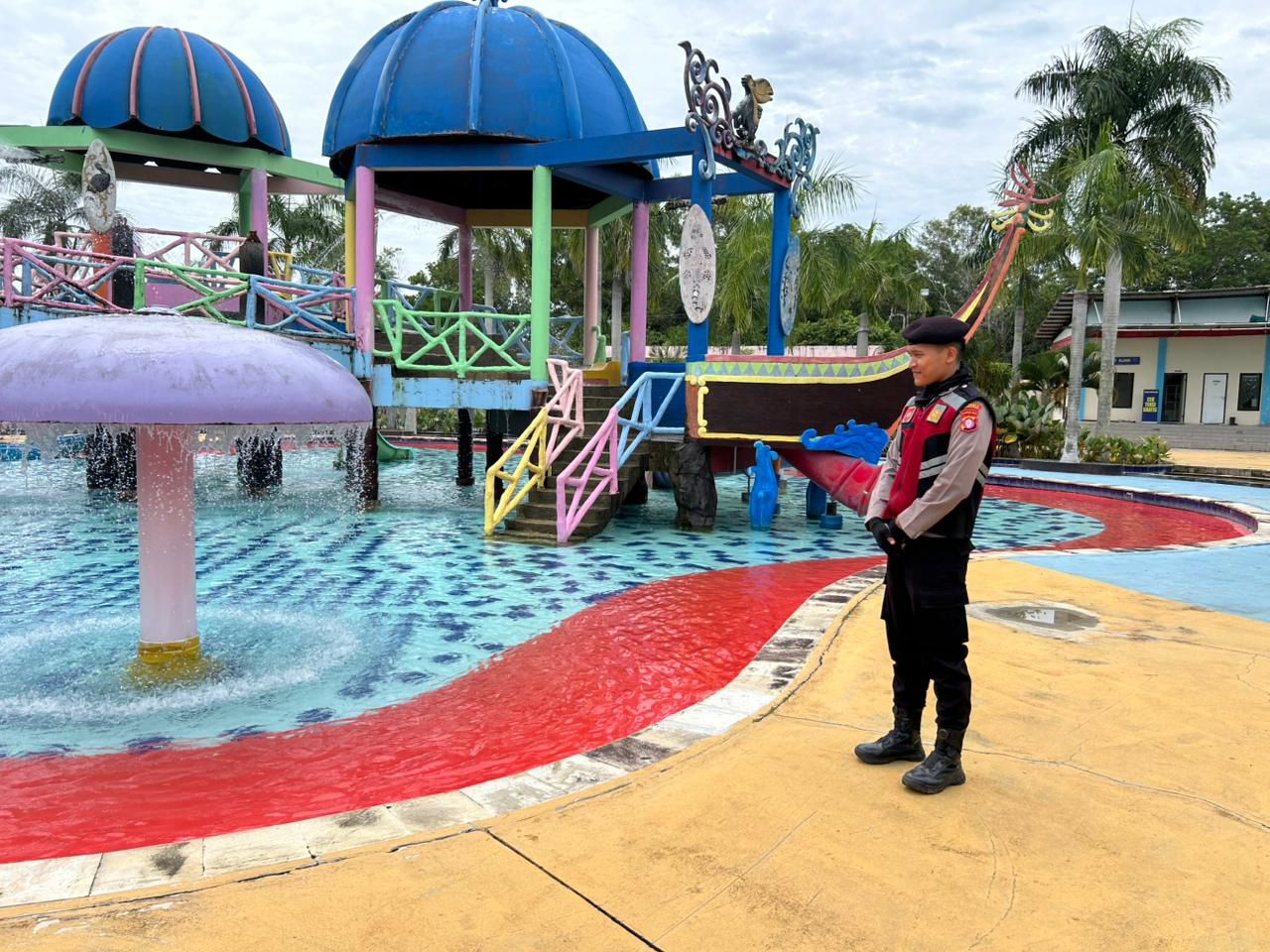 Anggota Satsamapta Polresta Palangka Raya Awasi Kamtibmas di area Kalawa Waterpark