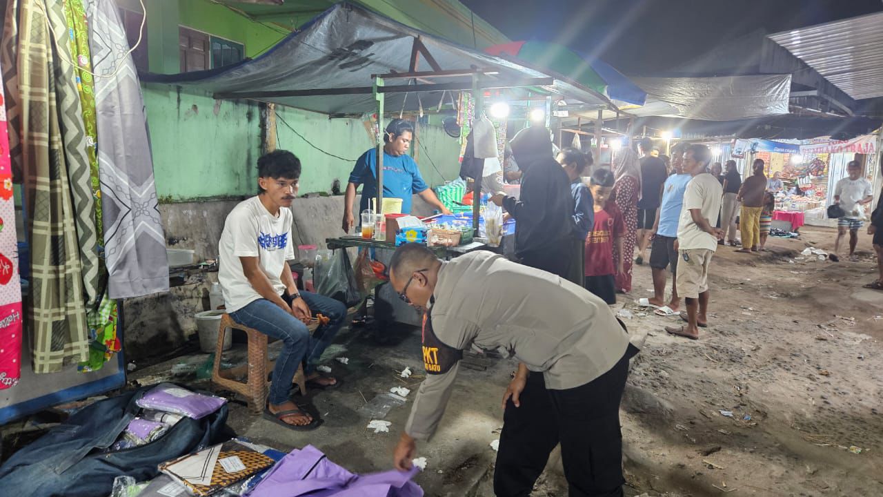 Polsek Bukit Batu Sambangi Pasar Rakyat dan Sampaikan Pesan Kamtibmas