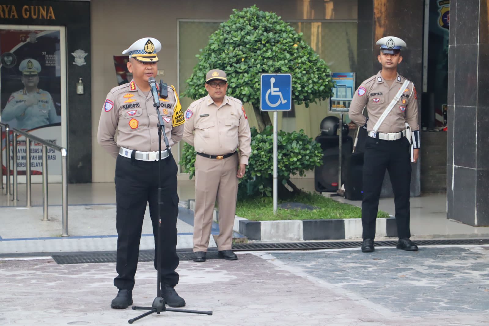 Jam Pimpinan Dirlantas Polda Kalteng Ingatkan Anggota: Hindari Pelanggaran, dan Tingkatkan Pelayanan Kepada Masyarakat*