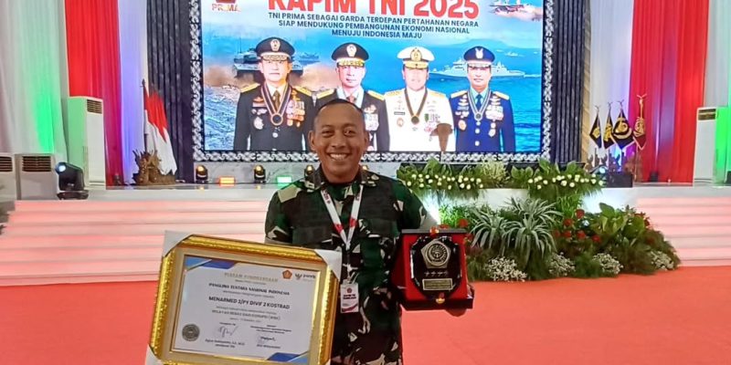 Menarmed 2 Kostrad Raih Predikat WBK, Kolonel Arm Siswo Budiarto Terima Penghargaan Dari Panglima TNI