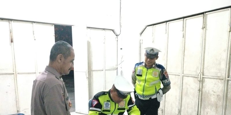 Satlantas Polresta Palangka Raya Laksanakan Pemantauan di Kantor Bawaslu untuk Pastikan Keamanan Pemilu