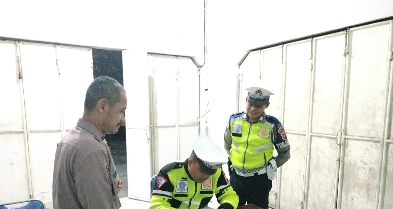 Satlantas Polresta Palangka Raya Laksanakan Pemantauan di Kantor Bawaslu untuk Pastikan Keamanan Pemilu