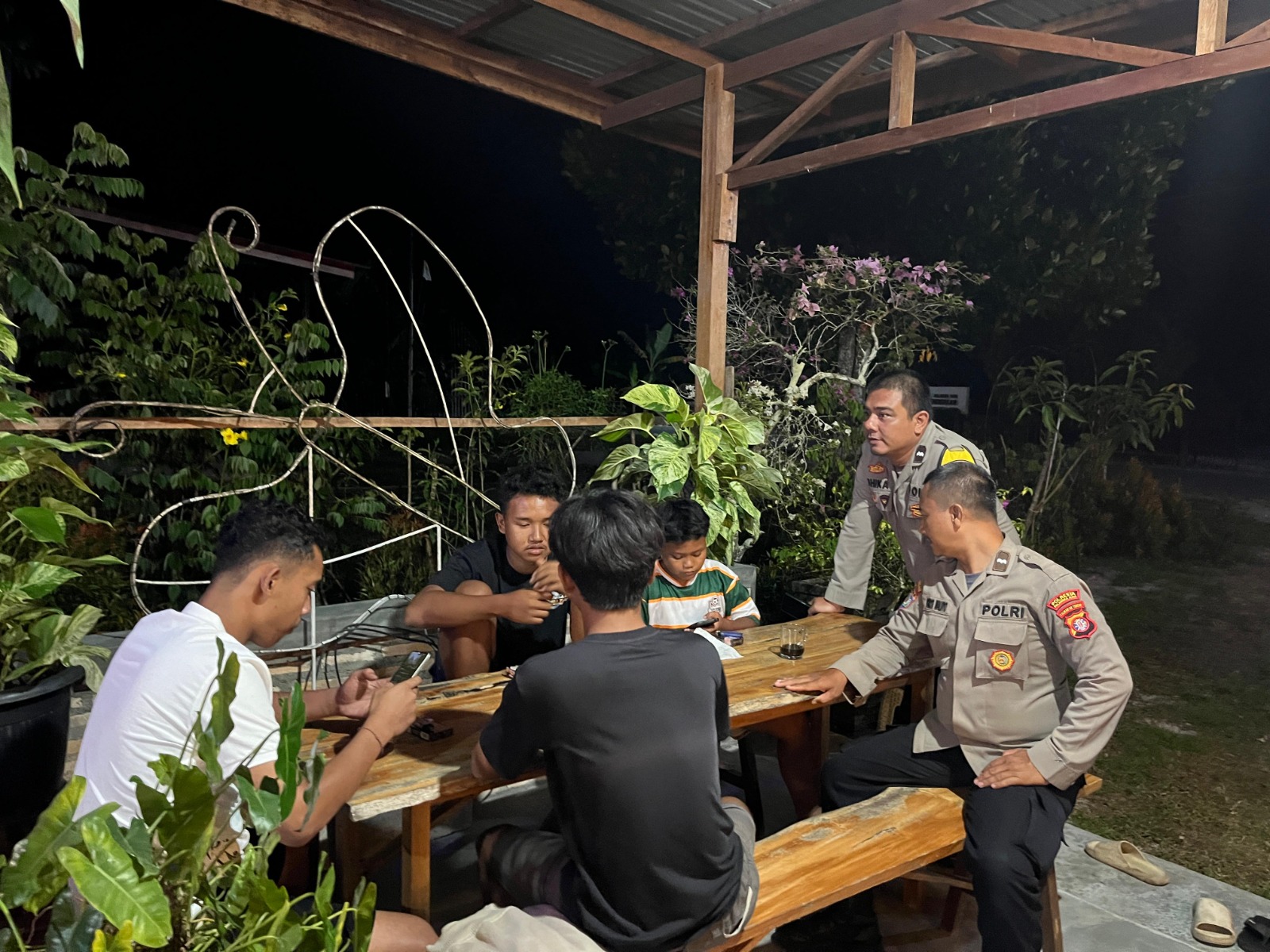 Cegah Kenakalan Remaja, Polsek Bukit Batu Sambangi Tongkrongan di Tangkiling