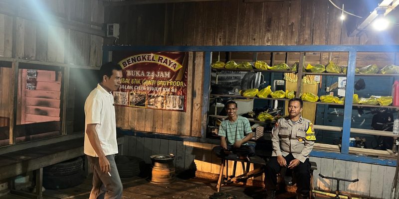 Kunjungi Bengkel, Polsek Bukit Batu Sampaikan Pesan Kamtibmas di Sei Gohong