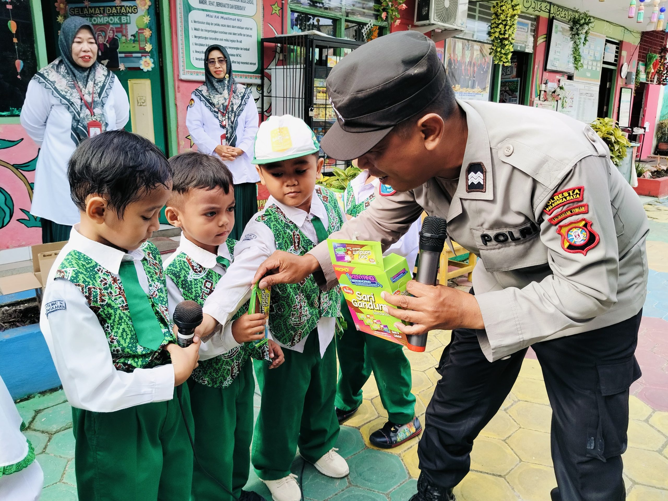 Police Goes to School, Polsek Pahandut Sampaikan Dikmas Lantas di RA Muslimat NU