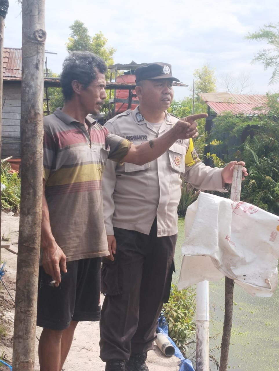 Bhabinkamtibmas Bukit Tunggal Datangi Lokasi Ketahanan Pangan Pekarangan Bergizi di Mahir Mahar