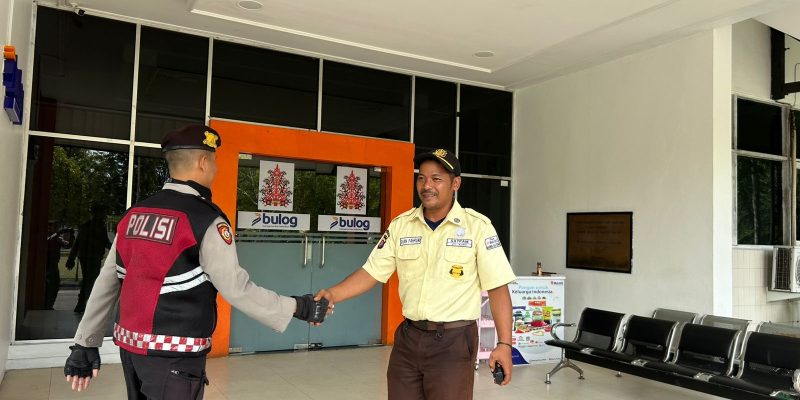 Di Kantor Bulog, Satsamapta Polresta Palangka Raya Ciptakan Keamanan