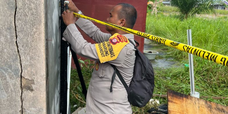 Kapolsek Pahandut Tinjau Langsung TKP Kebakaran Gudang Penyimpanan di Panarung