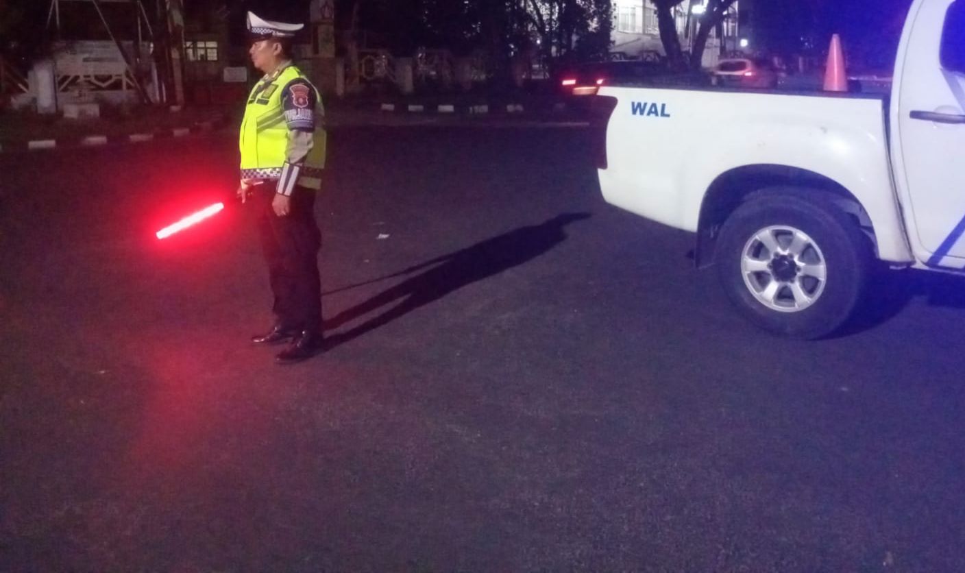 Di Jalan Raya, Satlantas Polresta Palangka Raya Pertahankan Keamanan Arus Lalu Lintas