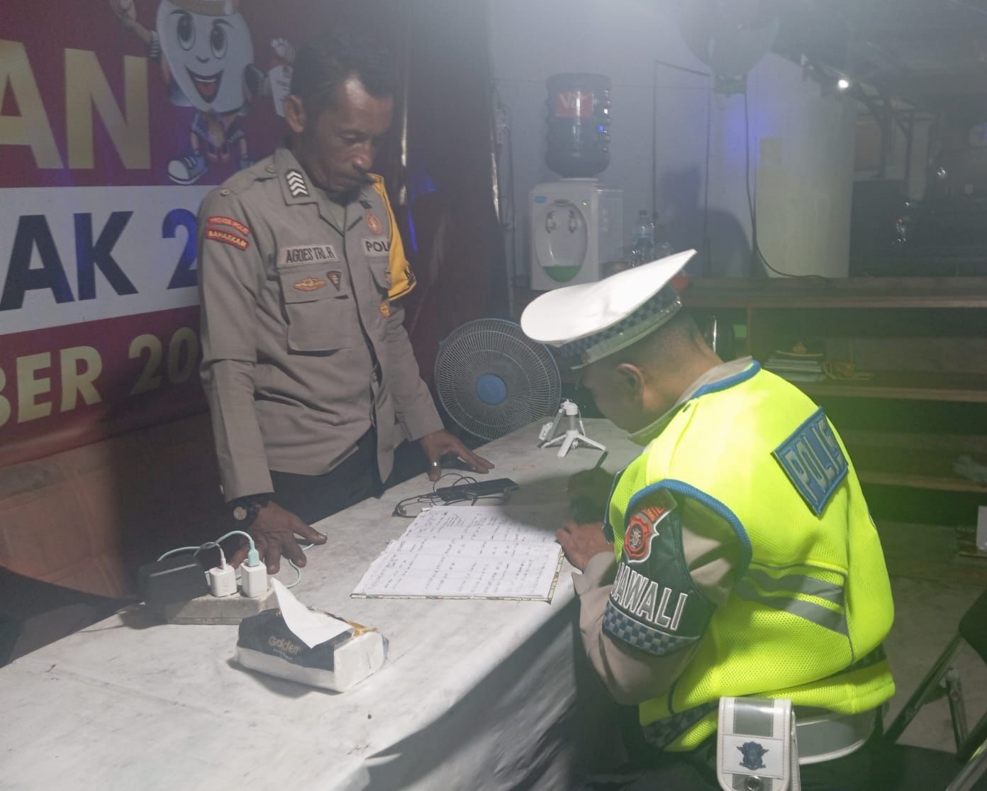 Personel Satlantas Polresta Palangka Raya Kawal terus Keamanan Kantor KPU