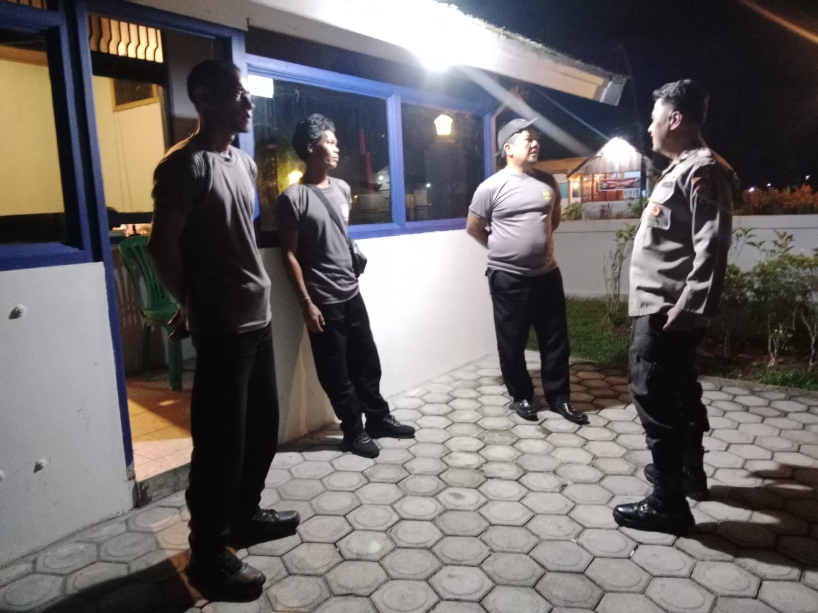 Anggota Polsek Bukit Batu Pertahankan Kamtibmas di Rungan Sari