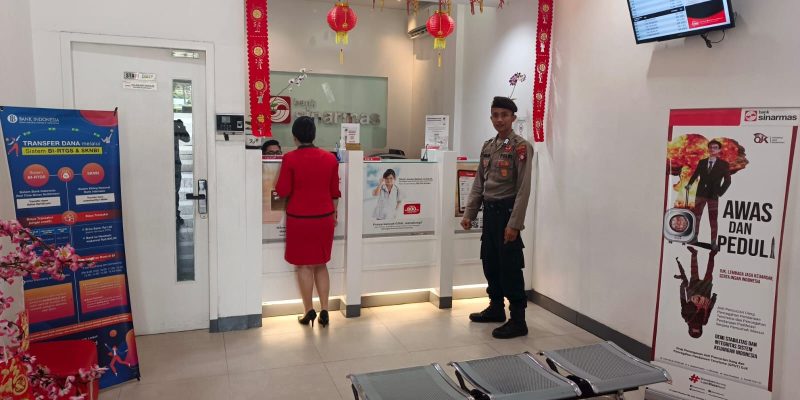Personel Satpamobvit Polresta Palangka Raya Amankan Sejumlah Bank