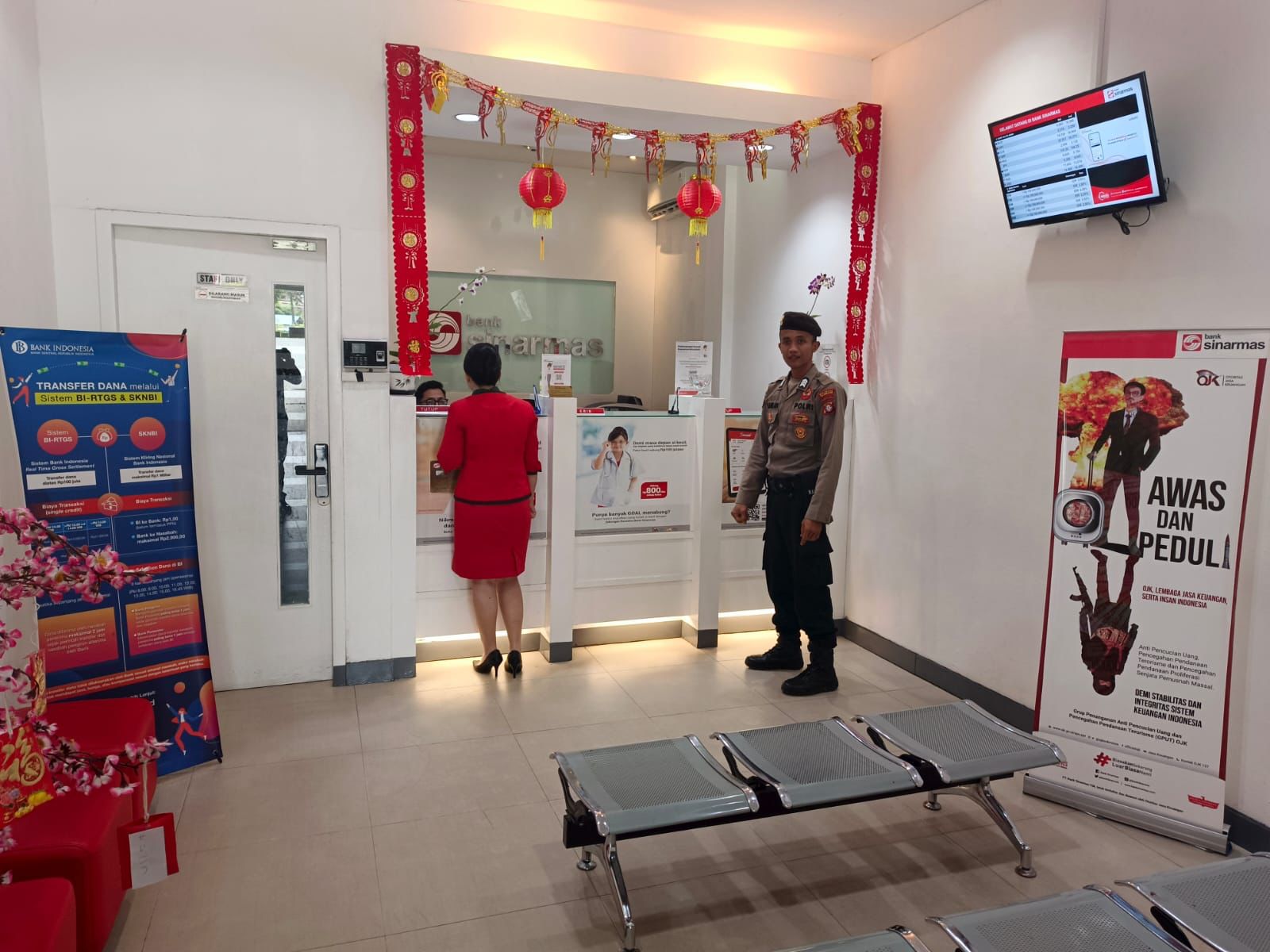 Personel Satpamobvit Polresta Palangka Raya Amankan Sejumlah Bank