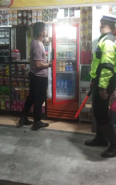 Satlantas Polresta Palangka Raya Sambangi Warung Warga di Tangkiling
