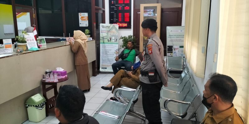 Pada Kantor Perbankan, Satpamobvit Polresta Palangka Raya Jaga Kondusifitas