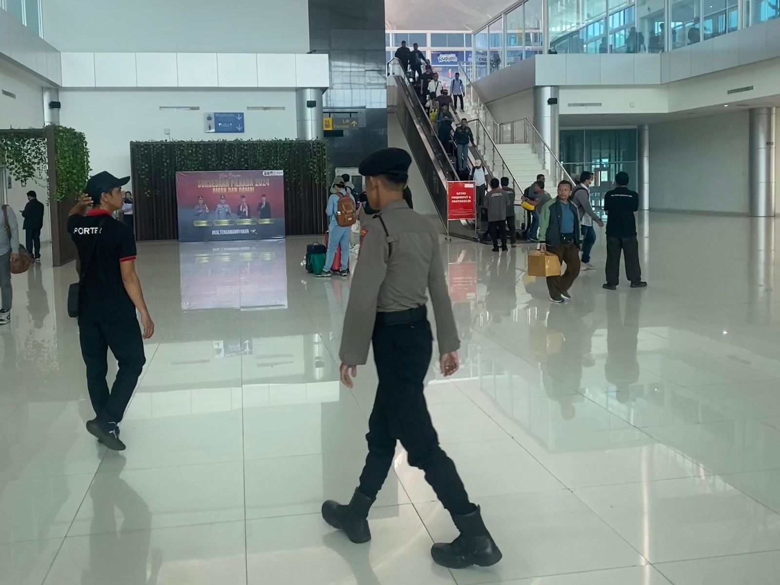 Personel Satpamobvit Digelar Polresta Palangka Raya untuk Jaga Keamanan di Bandara Tjilik Riwut