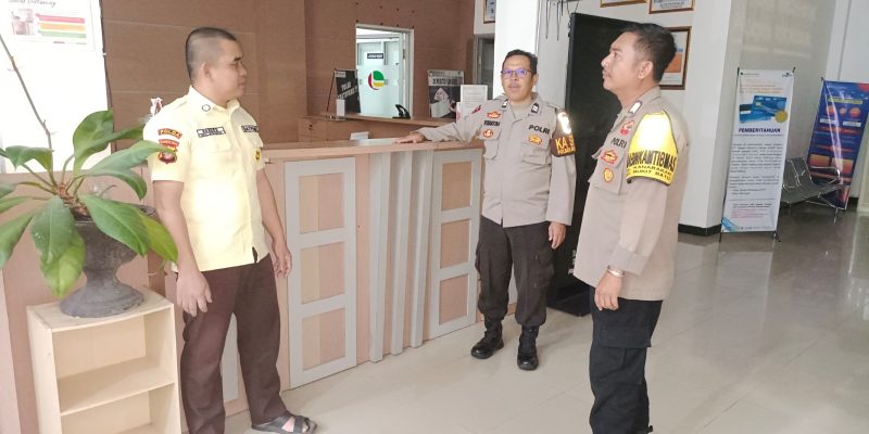 Polsek Bukit Batu Sambangi Bank Kalteng untuk Jaga Kamtibmas