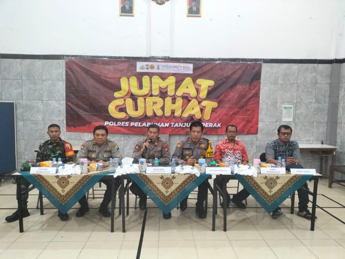 Jumat Curhat Polres Pelabuhan Tanjung Perak Dengar Aspirasi Warga
