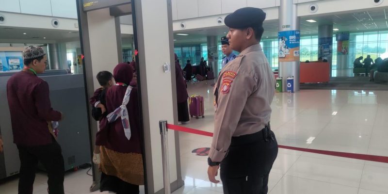 Satpamobvit Polresta Palangka Raya Maksimalkan Tugas Pengamanan di Bandara Tjilik Riwut