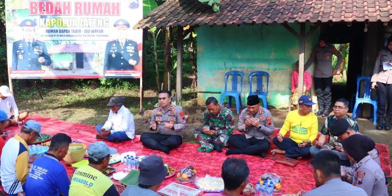 Giliran Tempat Tinggal Milik Mbah Tabir- Mbah Wayem di Bojong Pekalongan Yang Terkena Program Bedah Rumah Polda Jateng