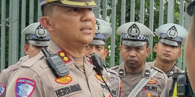 Kasatlantas Polrestabes Surabaya Lakukan Tilang, 10 Potensi Pelanggar Laka Lantas.