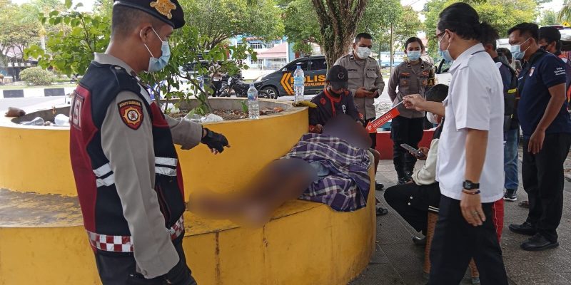 Polresta Palangka Raya Gelar Olah TKP dan Evakuasi Penemuan Jenazah Lansia di Taman Yos Sudarso