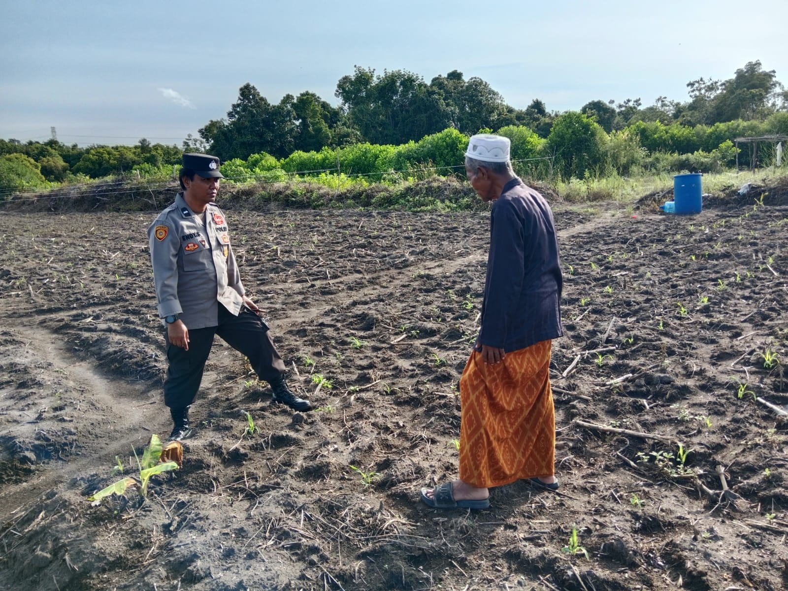 Dukung Swasembada Pangan, Polsek Bukit Batu Sambangi Lahan Perkebunan Warga Tumbang Tahai