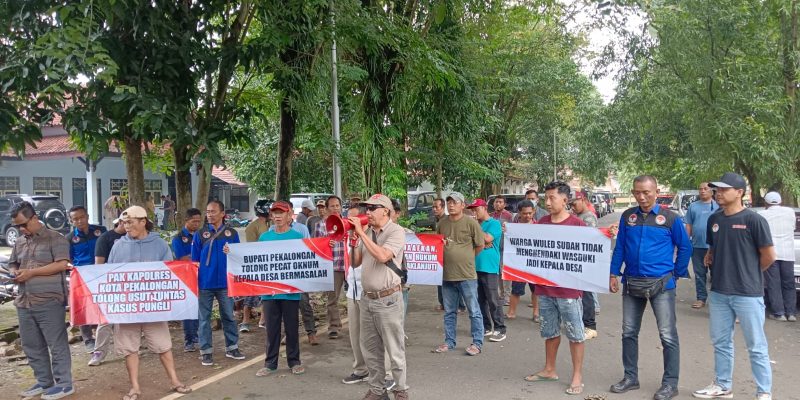 Inspektorat Pekalongan Lamban Tangani Kasus Kades Wuled, Warga Kembali Gelar Demo