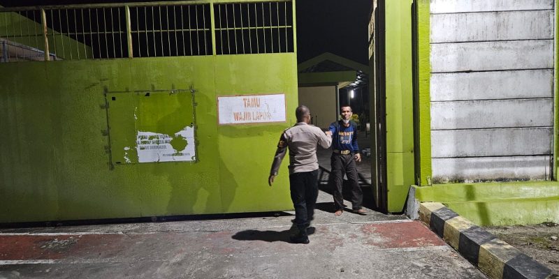 Polsek Bukit Batu Sambangi Tip Top Gasindo dan Sampaikan Imbauan Kamtibmas
