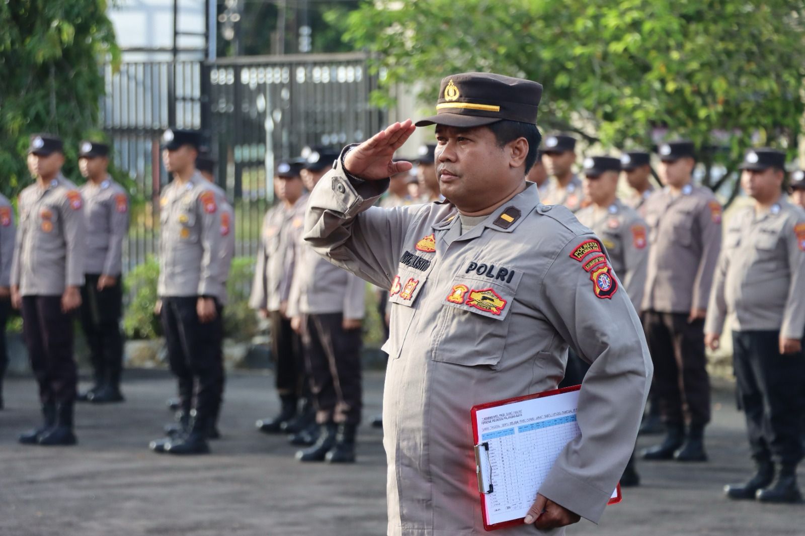 Kasatpamobvit Polresta Palangka Raya Pimpin Apel Pagi di Mapolresta
