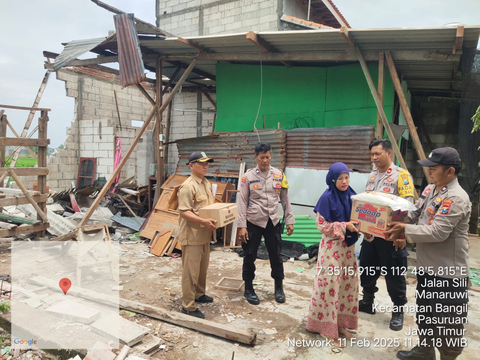 Angin Kencang Mengakibatkan Puluhan Rumah Rusak di Pasuruan, Kapolres Salurkan Bantuan
